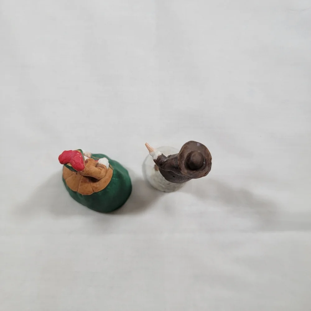 Enesco Williamsburg Village Figurines Man Woman Vintage Colonial Pair